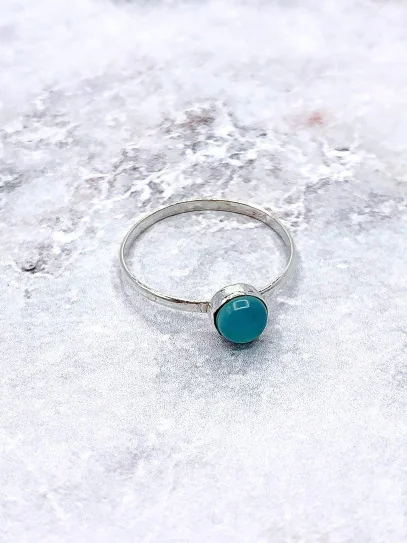 Anillo 'Indira' de Calcedonia