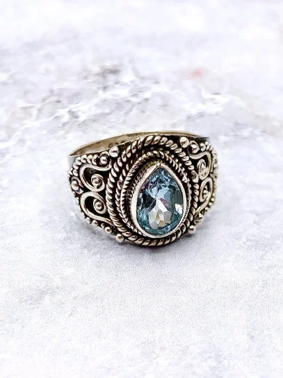 Aquamarine 'Nahir' ring
