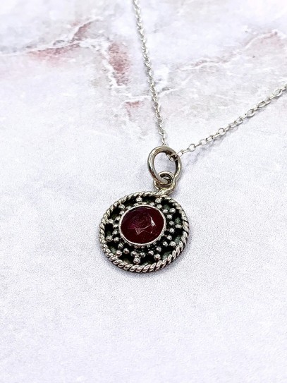 Collar 'Neela' de Rubí