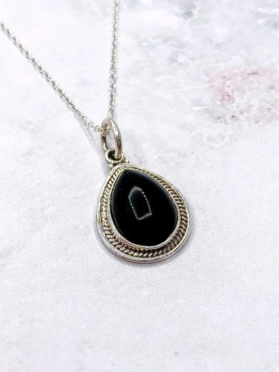 Onyx 'Amazon' necklace