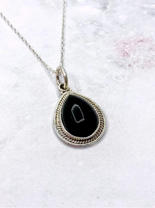 Onyx 'Amazon' necklace