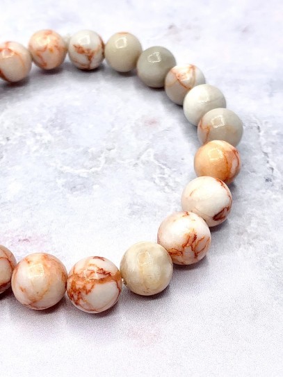 White streaked Onyx 'Asha' bracelet 8mm | Protection and purification