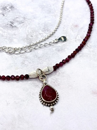 Collar 'Harisha' de Rubí