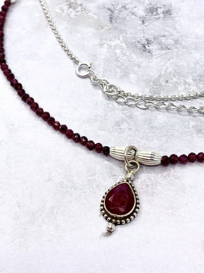 Collar 'Harisha' de Rubí