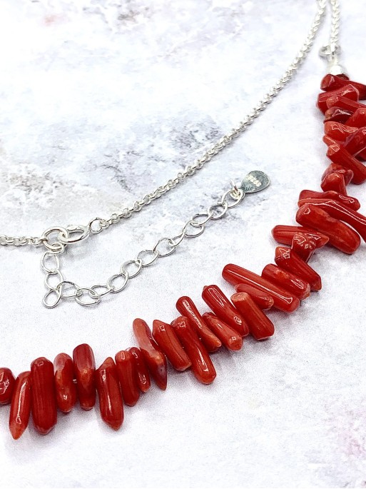 Collar 'Akshi' de Coral rojo