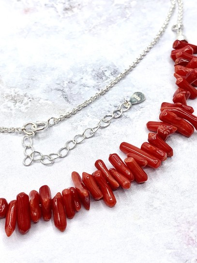 Collar 'Akshi' de Coral rojo