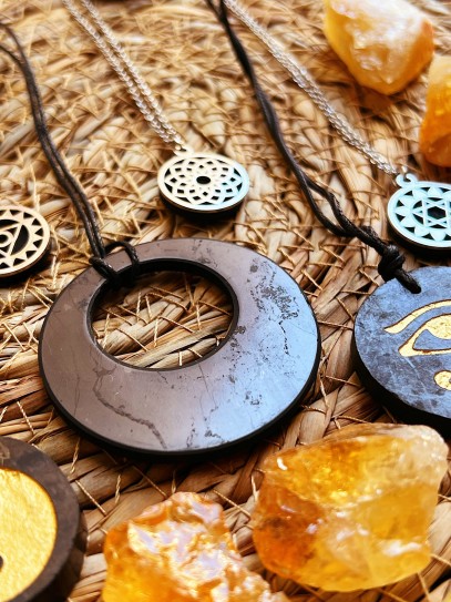 Collar 'Tabita' de Shungit natural