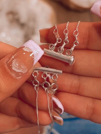 Closure for three necklaces