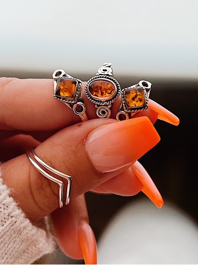 Amber 'Eirene' ring