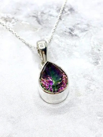 Collar 'Aiyana' de Topacio Místico