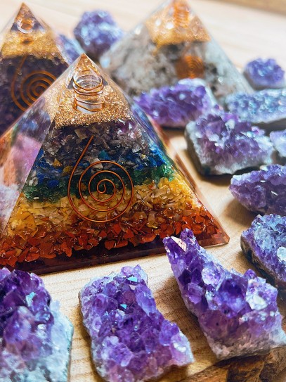 Pirámide de Orgonita - 7 Chakras