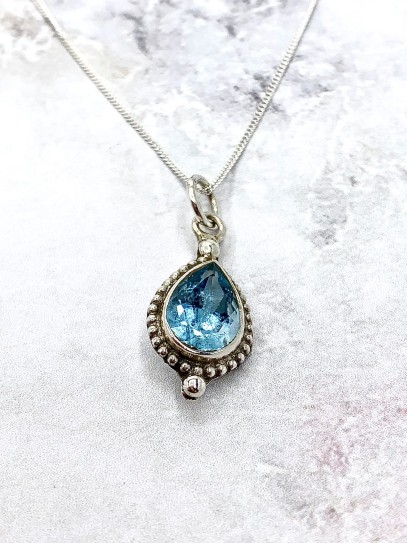 Collaret 'Bali tear' de Topazi blau