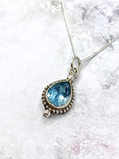 Blue Topaz 'Bali tear' necklace