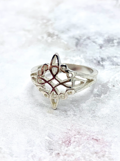Witches Knot 'Agatha' ring