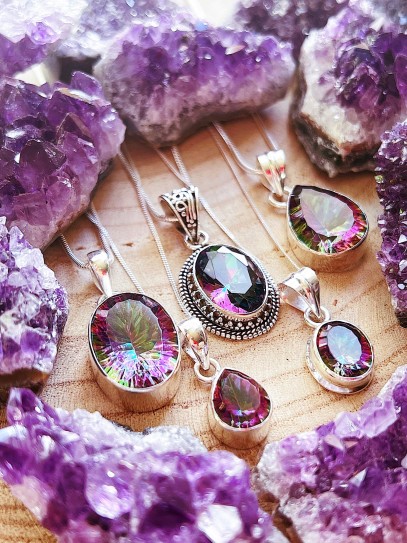 Collar 'Adaya' de Topacio Místico