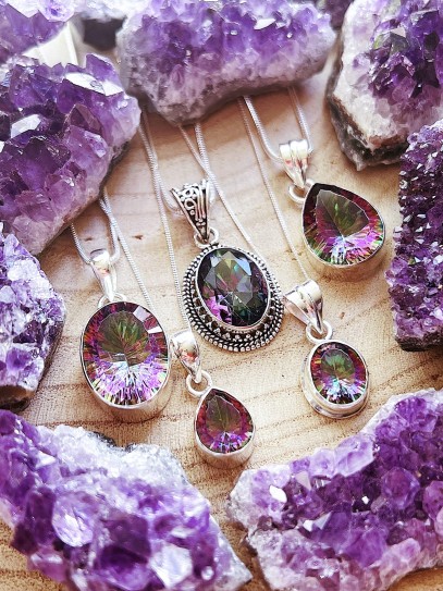 Collar 'Adaya' de Topacio Místico