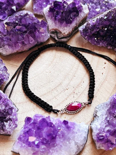 Pulsera 'Navani' de Rubí (macramé)