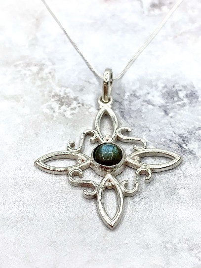 Witches Knot ‘Sabrina’ necklace and Labradorite
