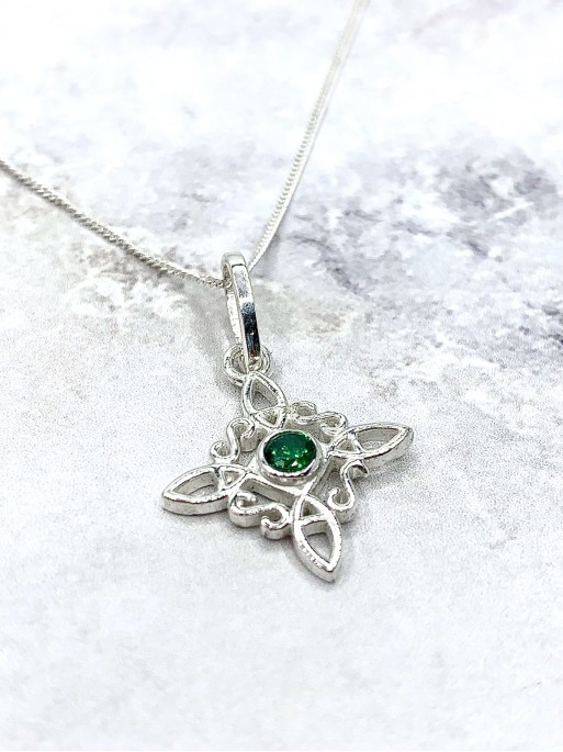 Collar 'Bridget' de Nudo Brujas y Esmeralda