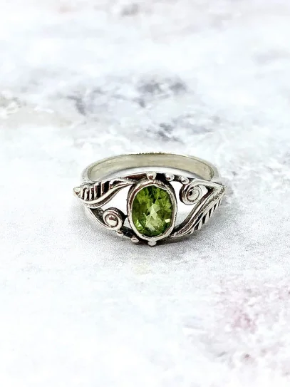 Anillo 'Cassandra' de Olivina