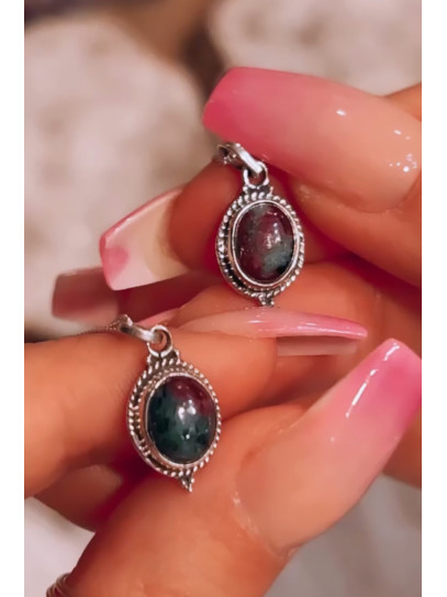 Collar 'Trishna' de Zoisita con Rubí