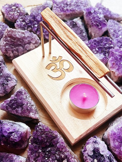 Lignum vitae burner support and wooden