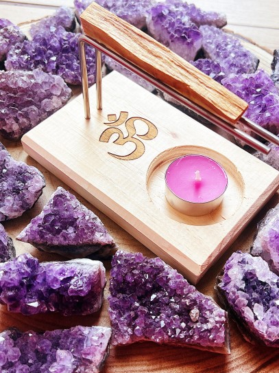 Lignum vitae burner support and wooden