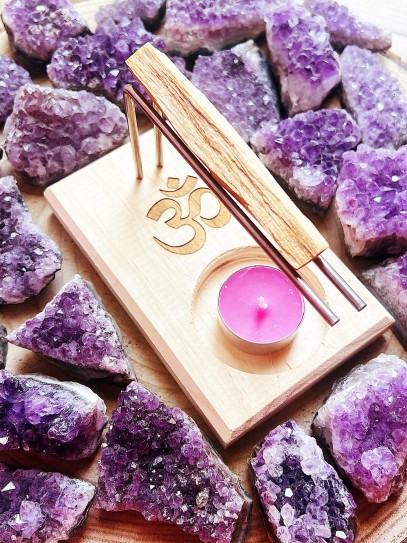 Lignum vitae burner support and wooden