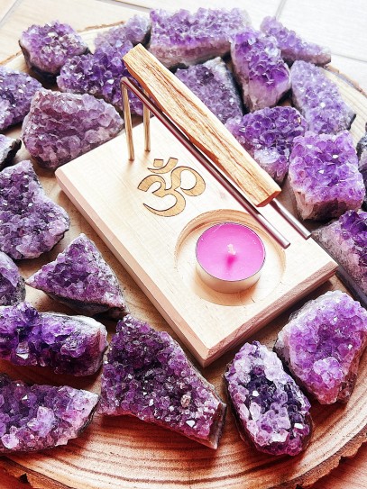 Lignum vitae burner support and wooden