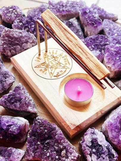 Lignum vitae burner support and wooden