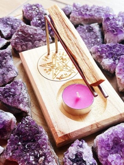 Lignum vitae burner support and wooden