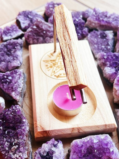 Lignum vitae burner support and wooden