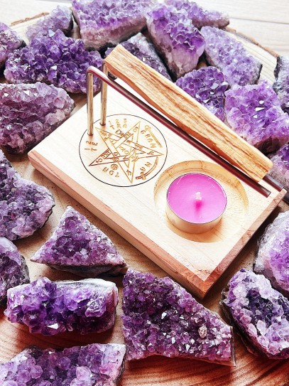 Lignum vitae burner support and wooden