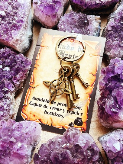 Witch's Knot talisman protective keychain