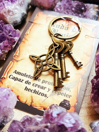 Witch's Knot talisman protective keychain