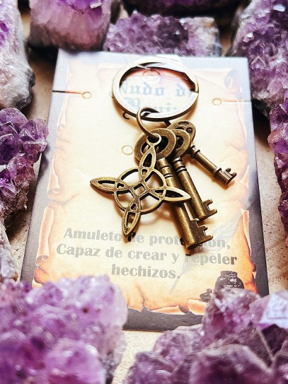 Witch's Knot talisman protective keychain