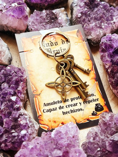 Witch's Knot talisman protective keychain