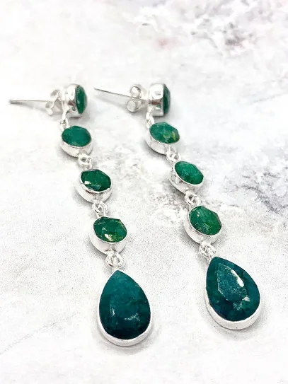 Emerald 'Iniya' earrings