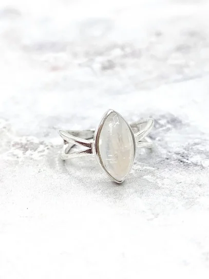 Anillo 'Alia' de Piedra luna
