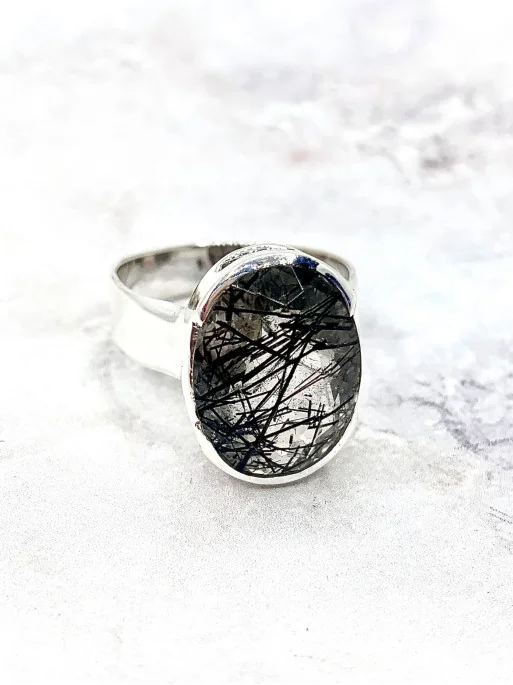 Anillo 'Vanisha' de Cuarzo rutilado con Turmalina