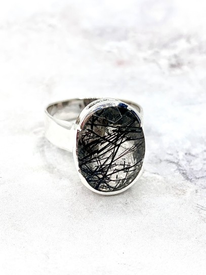 Anillo 'Vanisha' de Cuarzo rutilado con Turmalina