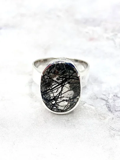 Anillo 'Vanisha' de Cuarzo rutilado con Turmalina