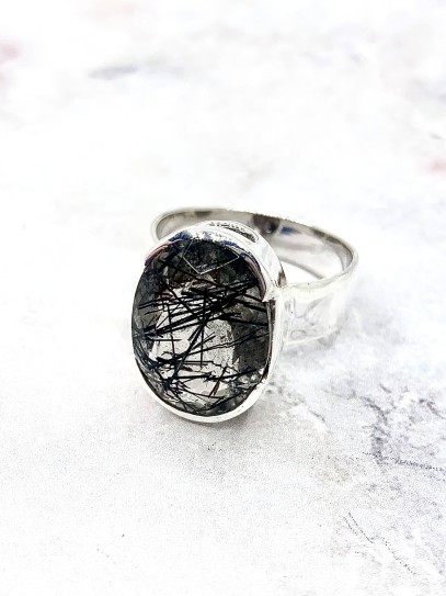 Anillo 'Vanisha' de Cuarzo rutilado con Turmalina