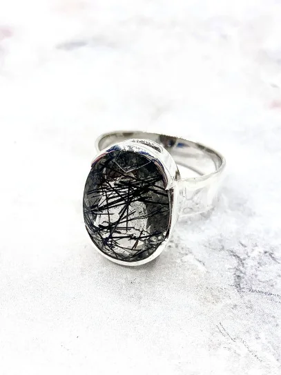 Anillo 'Vanisha' de Cuarzo rutilado con Turmalina