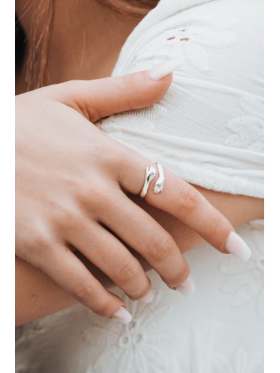 Hug ring: eternal love